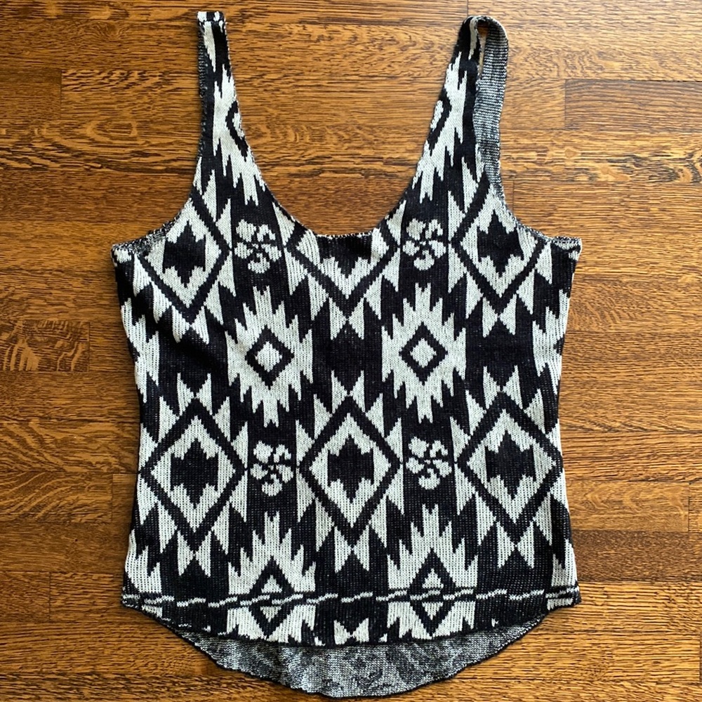 New with tags WILDFOX White Label Tank Top black & white Tribal Southwestern S/M